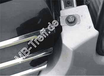 Anleitungen | Mercedes SLK-Klasse (r170) | Einbau des CLK-Grills: Bild 15