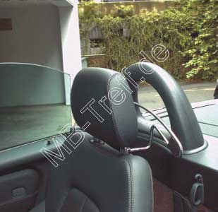 Anleitungen | Mercedes SLK-Klasse (r170) | Kleiderbgel hinter Beifahrersitz: Bild 1