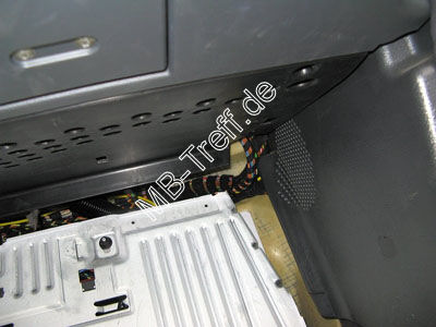 Anleitungen | Mercedes SLK-Klasse (r170) | Mikrofon fr FSE montieren und iPod-Anschluss einbauen: Bild 12