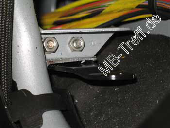 Tipps-tricks | Mercedes C-Klasse (w202) | Halter der Feder des Kofferraumdeckels reparieren: Bild 2