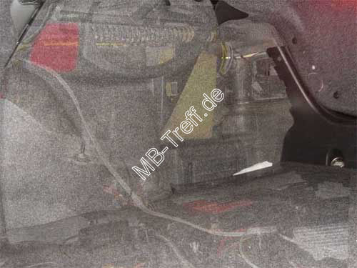 Anleitungen | Mercedes CLK-Klasse (c208) | Steckdose 12V im Kofferraum: Bild 1