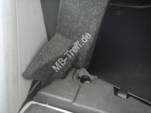 Anleitungen | Mercedes CLK-Klasse (c208) | Steckdose 12V im Kofferraum: Bild 4