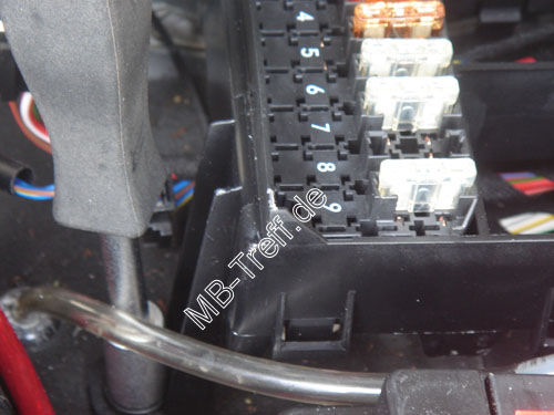 Anleitungen | Mercedes CLK-Klasse (c208) | Steckdose 12V im Kofferraum: Bild 22