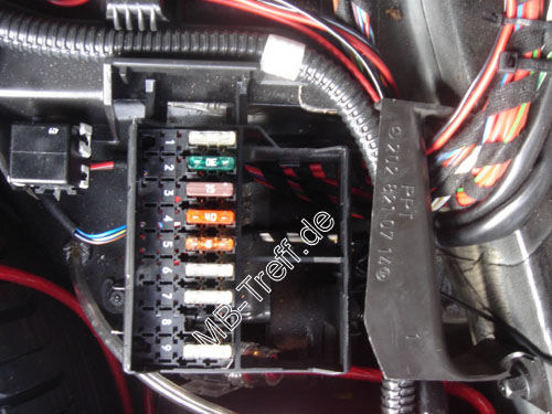 Anleitungen | Mercedes CLK-Klasse (c208) | Steckdose 12V im Kofferraum: Bild 30