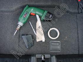Anleitungen | Mercedes SLK-Klasse (r170) | 2. Griff im Kofferraumdeckel: Bild 1