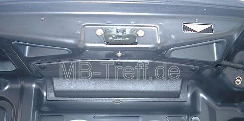 Anleitungen | Mercedes SLK-Klasse (r170) | 2. Griff im Kofferraumdeckel: Bild 6