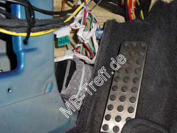 Anleitungen | Mercedes SLK-Klasse (r170) | Einbau des Innoparts Chirp-Modules IP-CM1.0: Bild 16
