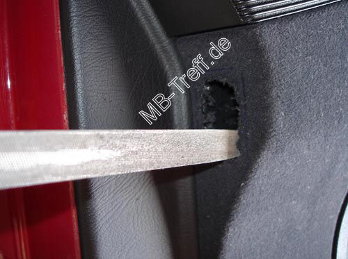 Anleitungen | Mercedes C-Klasse (w202) | Ausstiegsleuchten + Warn-LED für die hinteren Türen: Bild 2