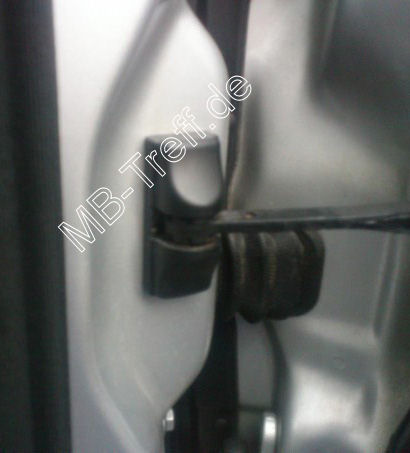 Anleitungen | Mercedes C-Klasse (w203) | Türfangband-Abdeckung in S-Klasse Optik: Bild 2