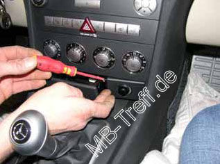 Tipps-tricks | Mercedes SLK-Klasse (r171) | Ausbau des original Radio: Bild 7