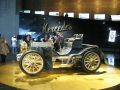 Kleines Treffen am Mercedes-Museum - E 230