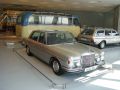 Kleines Treffen am Mercedes-Museum - E 230