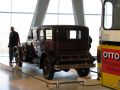 Kleines Treffen am Mercedes-Museum - E 230