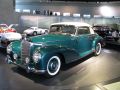 Kleines Treffen am Mercedes-Museum - E 230