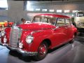 Kleines Treffen am Mercedes-Museum - E 230