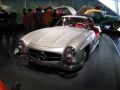 Kleines Treffen am Mercedes-Museum - E 230