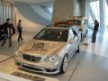 Kleines Treffen am Mercedes-Museum - E 230